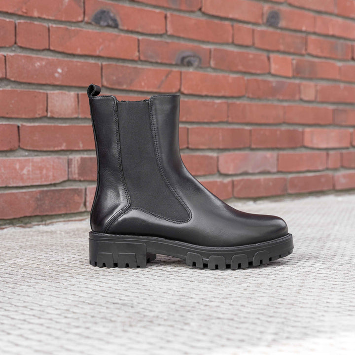 ARIA CHELSEA BOOT Black Leather