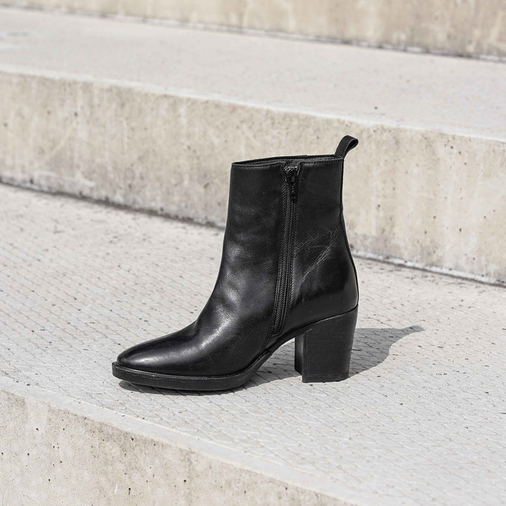 SIENNA ANKLE BOOT Black Leather