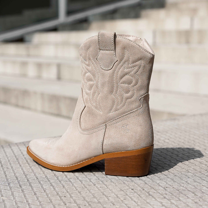 MINT WESTERN BOOT Off White Suede