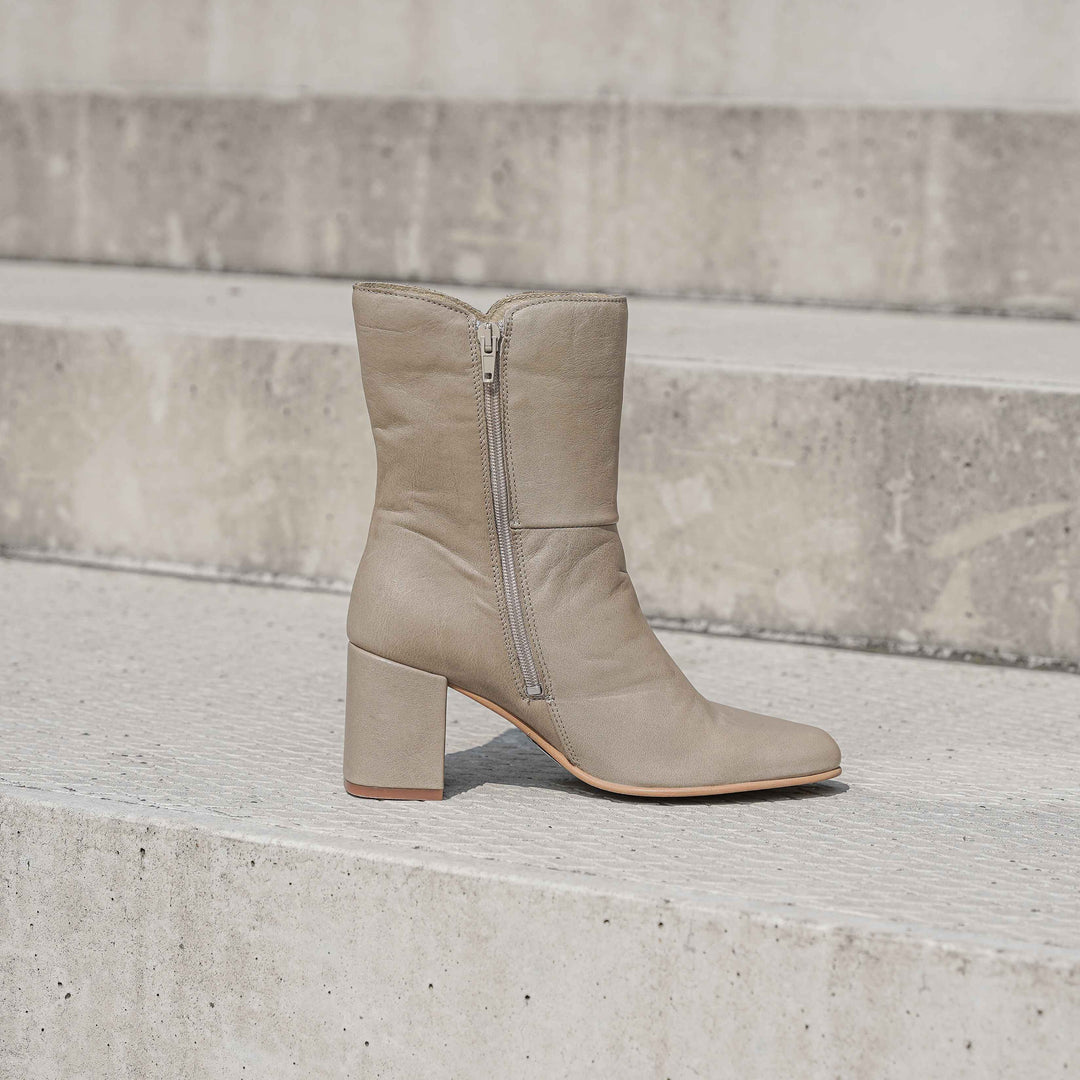 PERLA BOOT  Taupe Leather