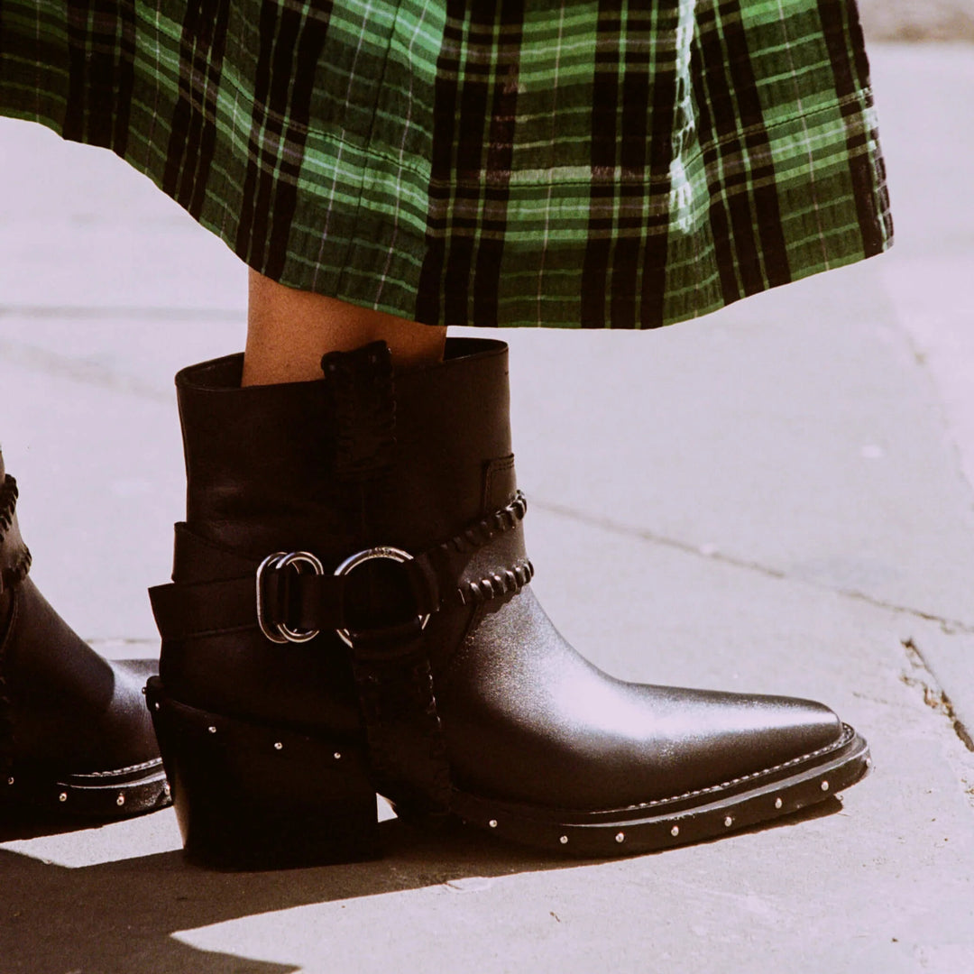 MINT BOOT Black Leather