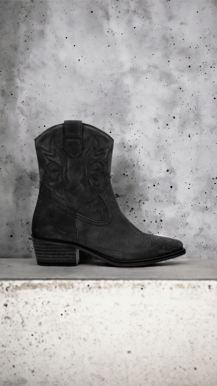 MINT WESTERN BOOT Black Suede